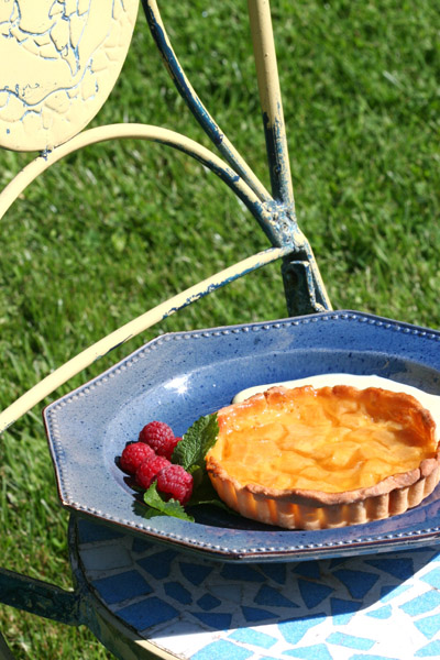 Tartelettes aux pommes et caramel d'érable Tiré du livre L'histoire savoureuse d'une région Cantons-de-l'Est, Michèle Foreman