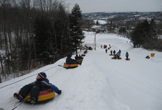 Glissade sur tube au Mont Bellevue © Ville de Sherbrooke Glissade sur tube au Mont Bellevue © Ville de Sherbrooke