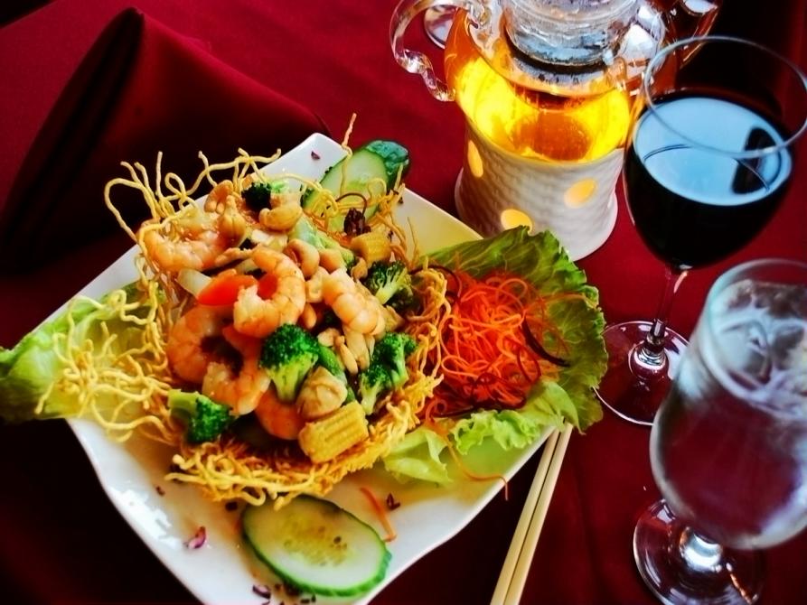 Restaurant Lan cuisine Orientale: Midi-express à la table d'hôte, La fraicheur des aliments et le parfum d'orient son au rendez-vous.