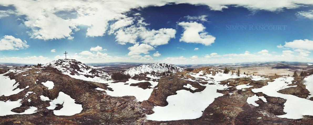Vue panoramique hivernale 360º du mont Ham: Le mont Ham, telle une sentinelle, se dresse à 713 m d'altitude et offre une vue panoramique éblouissante à 360 degrés. (Crédit photo : Simon Rancourt Artiste Photographe)