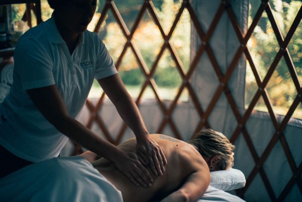 Yourtes finlandaises - Spa Bolton: Avez-vous déjà expérimenté un massage dans une yourte finlandaise ? 
