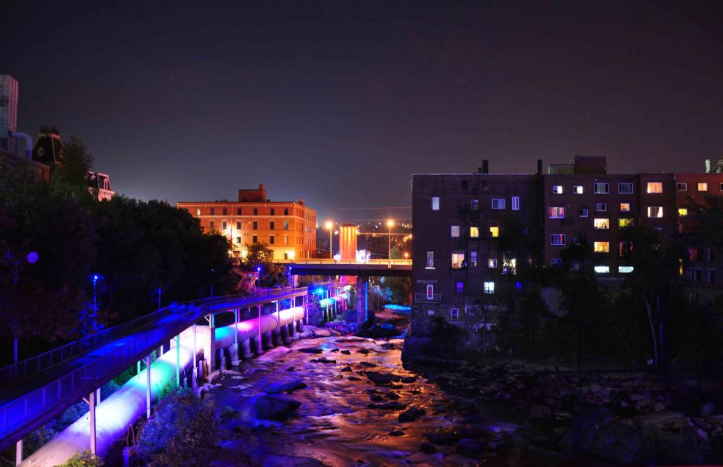 Randonnée dans le sentier illuminé de la Gorge de la rivière Magog :