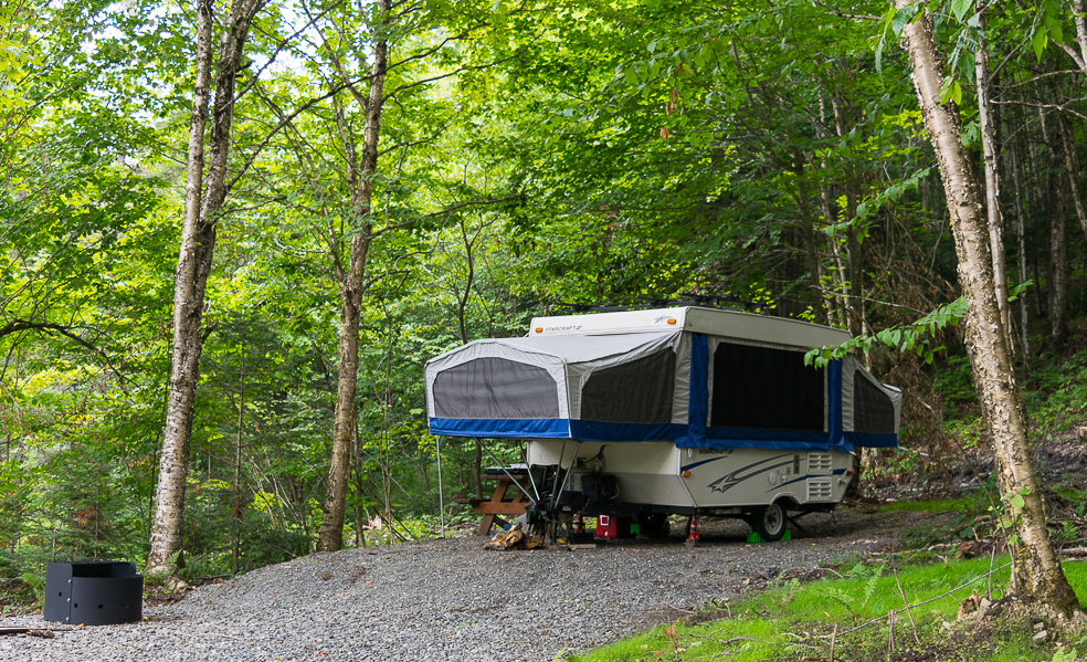 Camping Mont Expérience Hereford grand emplacement: Bienvenue aux tentes-roulottes