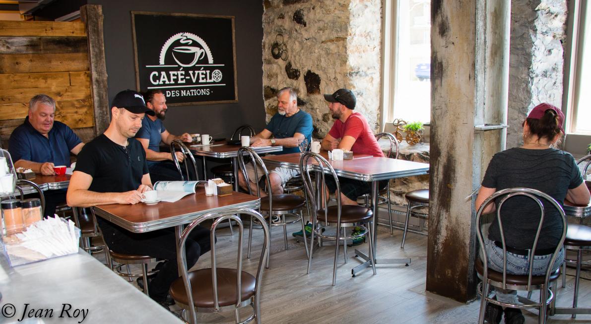 Café vélo des nations: Café, boutique, atelier vélo, Sherbrooke