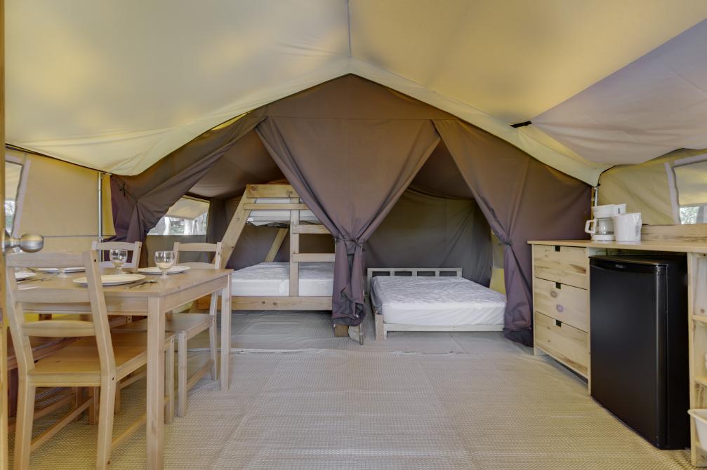 Tente prêt-à-camper: Tente prêt-à-camper pour ceux voulant profiter du plaisir de camper en tente sans pour autant négliger leur confort !