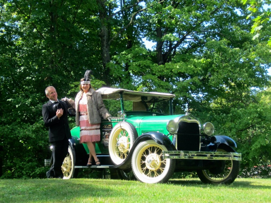 Couple avec une Ford 1929: Membres du Club  Ford modèle T du Québec