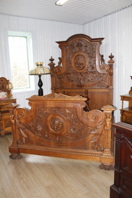 Antiquités Comme Dans L'temps: Achat et vente de meubles antiques de qualités